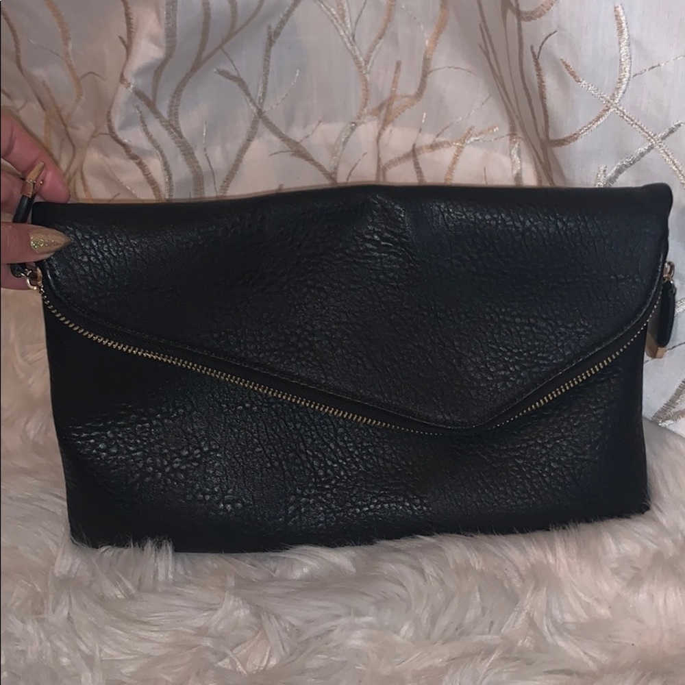 Medium black clutch